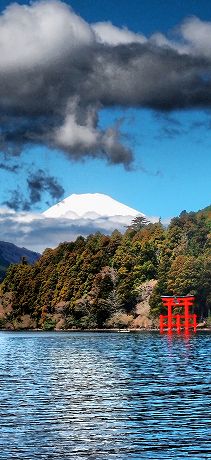 箱根神社鳥居と積雪の富士 iPhone16/Android待受け、縦横比19.5×9